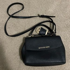 Michael Kors used purse